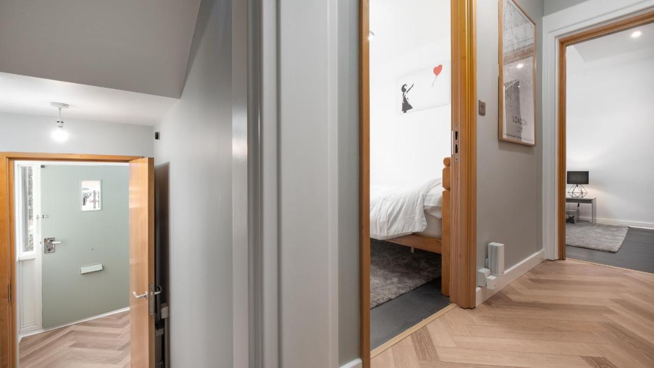 London'S Modern Nuance Apartment - Battersea Bagian luar foto