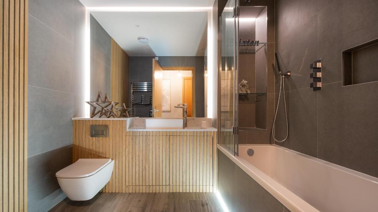 London'S Modern Nuance Apartment - Battersea Bagian luar foto