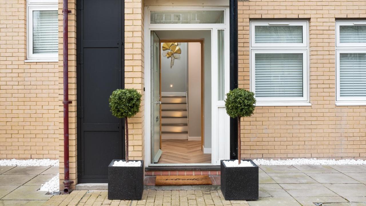 London'S Modern Nuance Apartment - Battersea Bagian luar foto