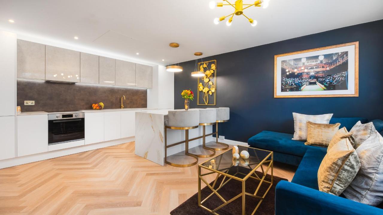 London'S Modern Nuance Apartment - Battersea Bagian luar foto