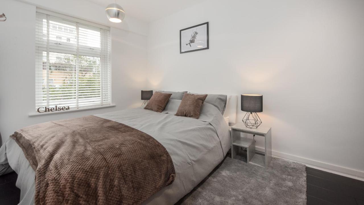 London'S Modern Nuance Apartment - Battersea Bagian luar foto