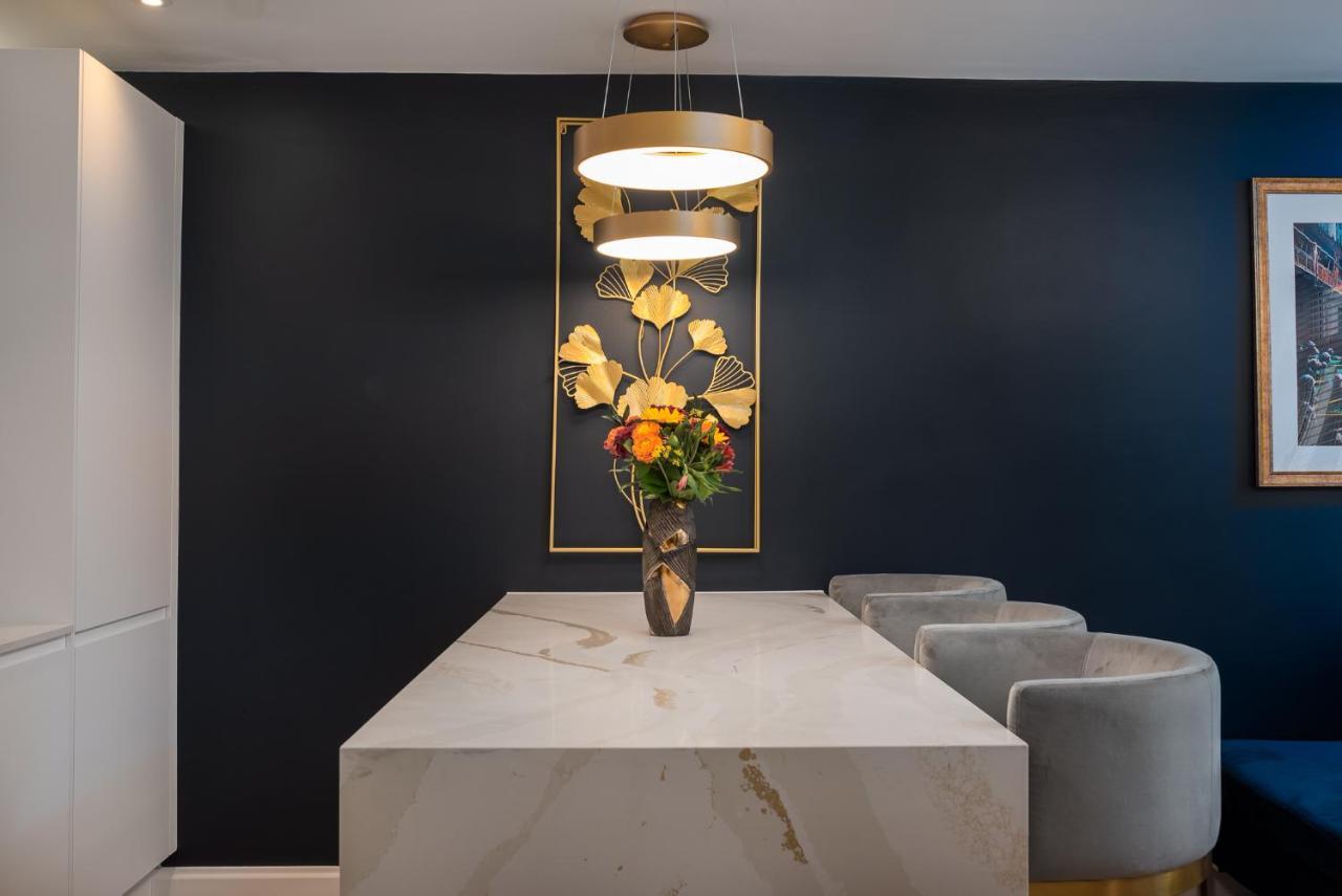London'S Modern Nuance Apartment - Battersea Bagian luar foto