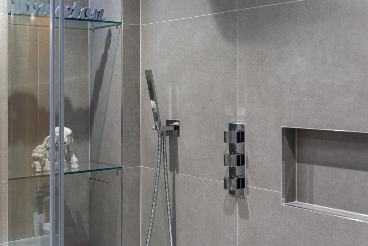 London'S Modern Nuance Apartment - Battersea Bagian luar foto