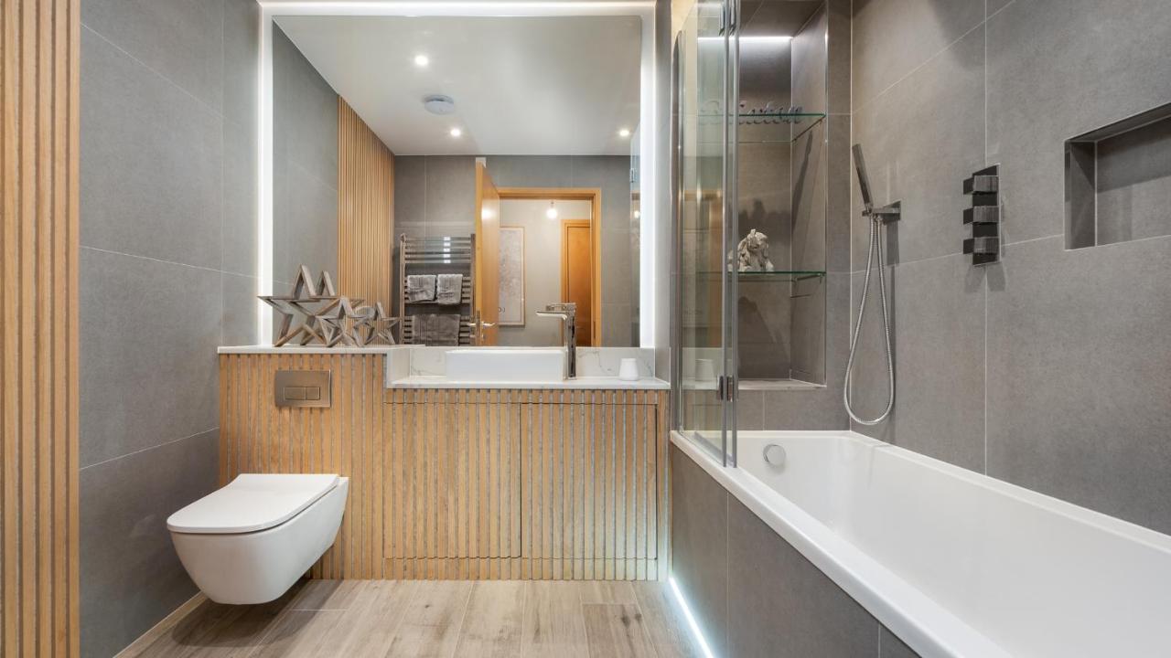 London'S Modern Nuance Apartment - Battersea Bagian luar foto