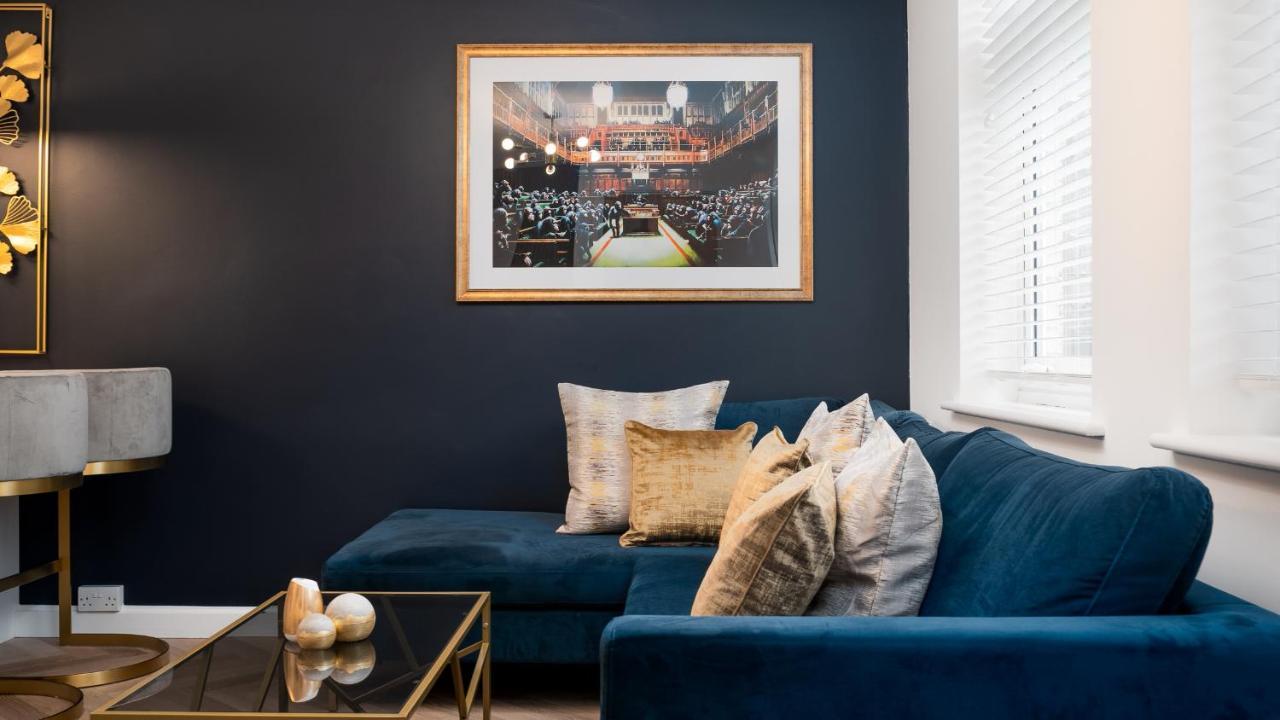 London'S Modern Nuance Apartment - Battersea Bagian luar foto