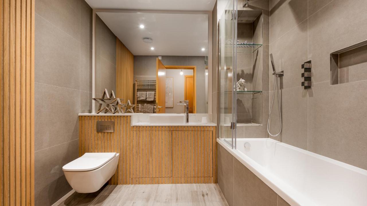 London'S Modern Nuance Apartment - Battersea Bagian luar foto