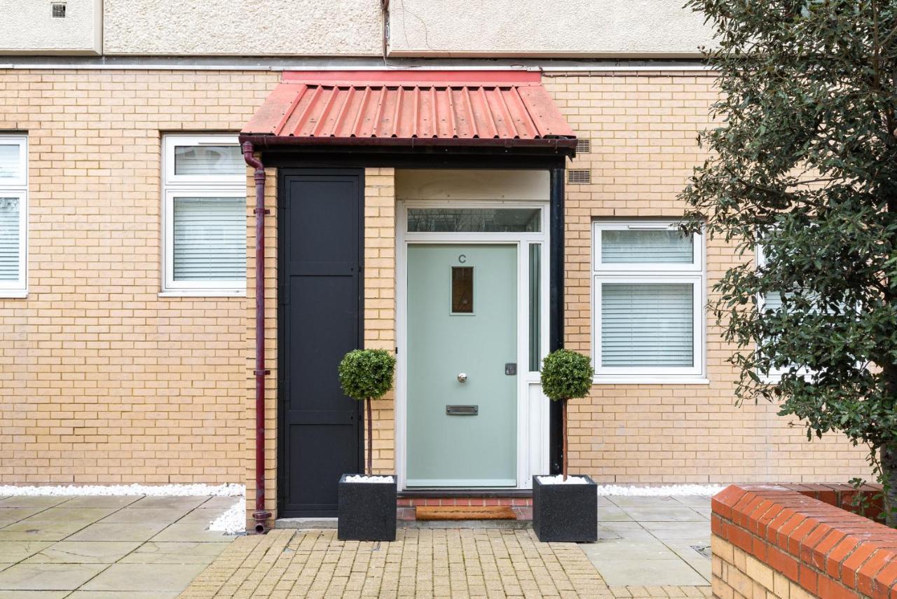 London'S Modern Nuance Apartment - Battersea Bagian luar foto