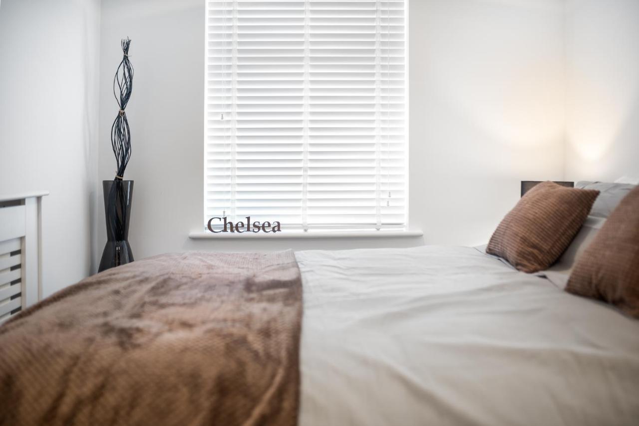 London'S Modern Nuance Apartment - Battersea Bagian luar foto
